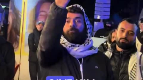 Islamists in Germany threaten police and photographers.