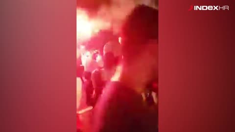 U Dubravi navijači skakali po policijskom autu