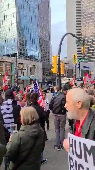 Trudeau was surrounded in Vancouver BC Canada, today at the Fairmont hotel He was not able to leave Mar 29 2022