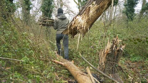 Building complete and warm survival shelter | Bushcraft earth hut, grass roof & fireplace with clay