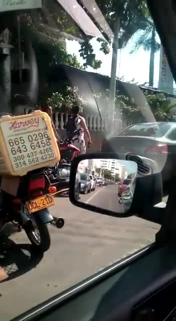 Video: Hombre pasea con una mujer encadenada en Bocagrande