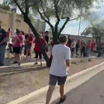 Thousands Turn Out for Trump in Arizona