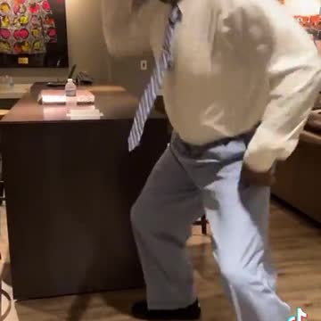 This man dances at home like a pro
