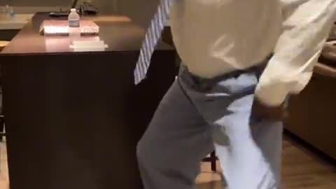 This man dances at home like a pro