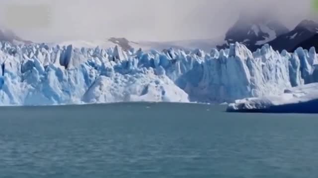 Glacier collapse in Argentine Patagonia