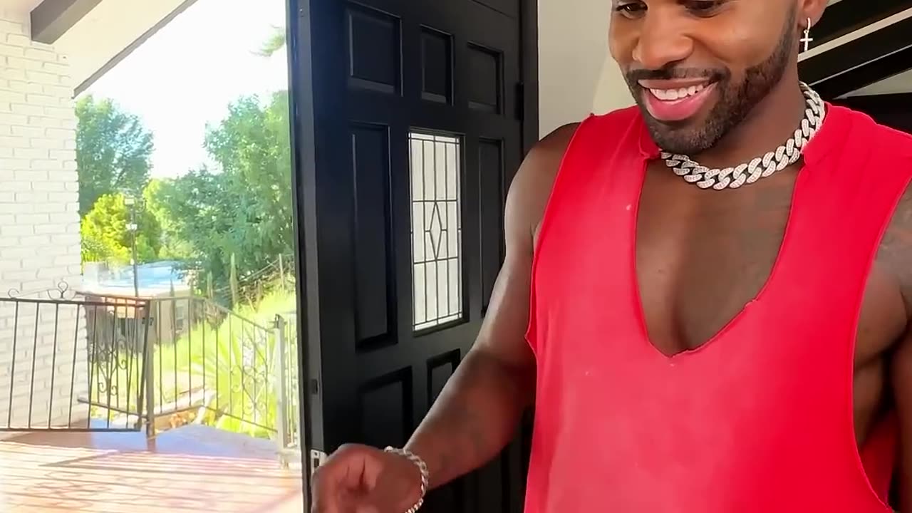 Keemokazi and his family give Jason Derulo a chocolate egg 😂