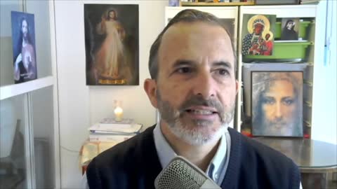 EL VÍDEO QUE PROVOCÓ EL CIERRE DE MI CANAL: Sacerdote cae redondo mientras celebra la misa