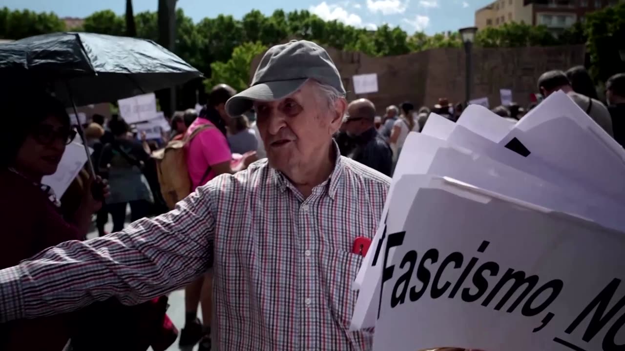 Hundreds protest against far-right meeting in Madrid