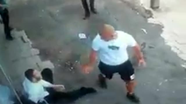 תקיפת בחור יהודי דתי בתל אביב / Attack on an Orthodox Jewish young man in Tel-Aviv