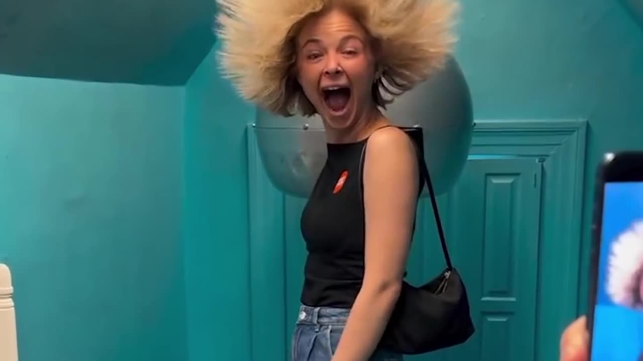Testing Static Electricity Machine At Children Museum 💥