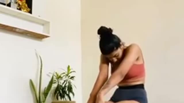 INDIAN GIRL YOGA PRACTICE | YOGA WORKOUTS | YOGA INDIA GIRL | INDIAN YOGA GIRL