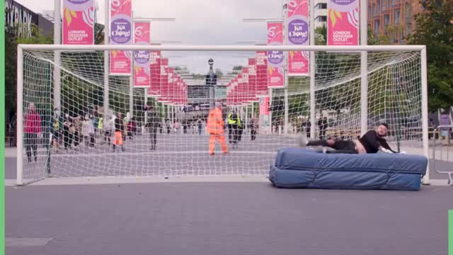 These lads tried to recreate a save from FIFA 22