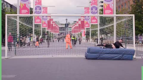 These lads tried to recreate a save from FIFA 22