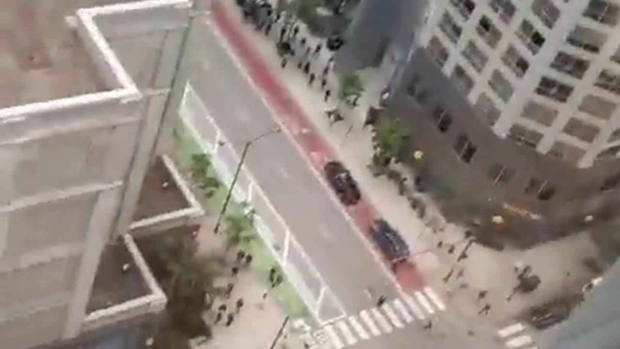 Man recorded climbing the Accenture Building in Downtown Chicago.