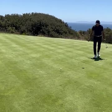 Trump Long Distance Putt...