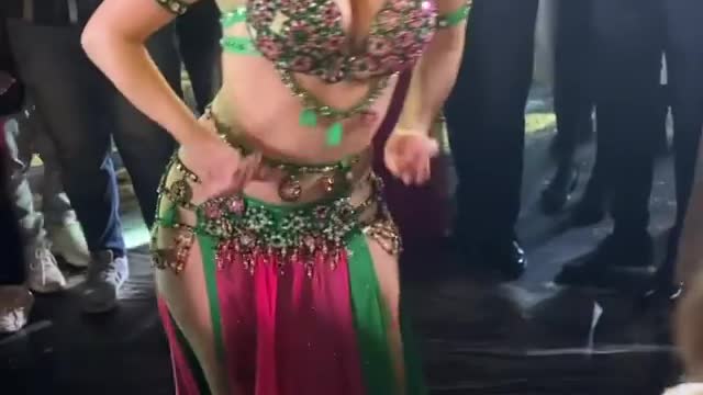 belly dancer very sesy