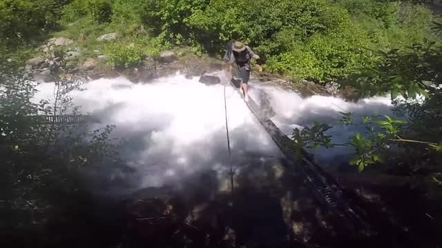 He saves his fallen friend in a fast (Canada)