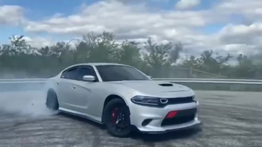 BRUTAL DODGE CHARGER SRT HELLCAT