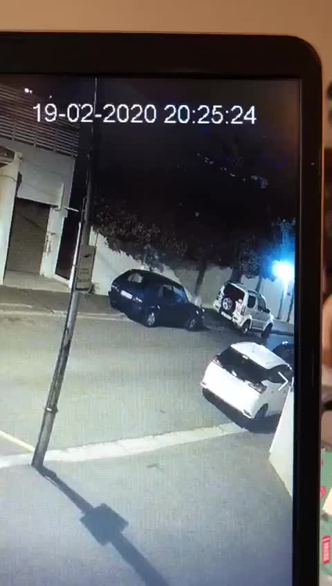 Car tyres slashed in Sea Point