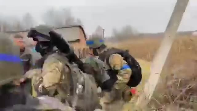 #Ukrainian locals are pleased to see troops of the UAF as they pass through liberated Novaya Basa