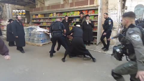 Orthodox Jews in Jerusalem VIOLENTLY ASSAULTED by Israeli forces