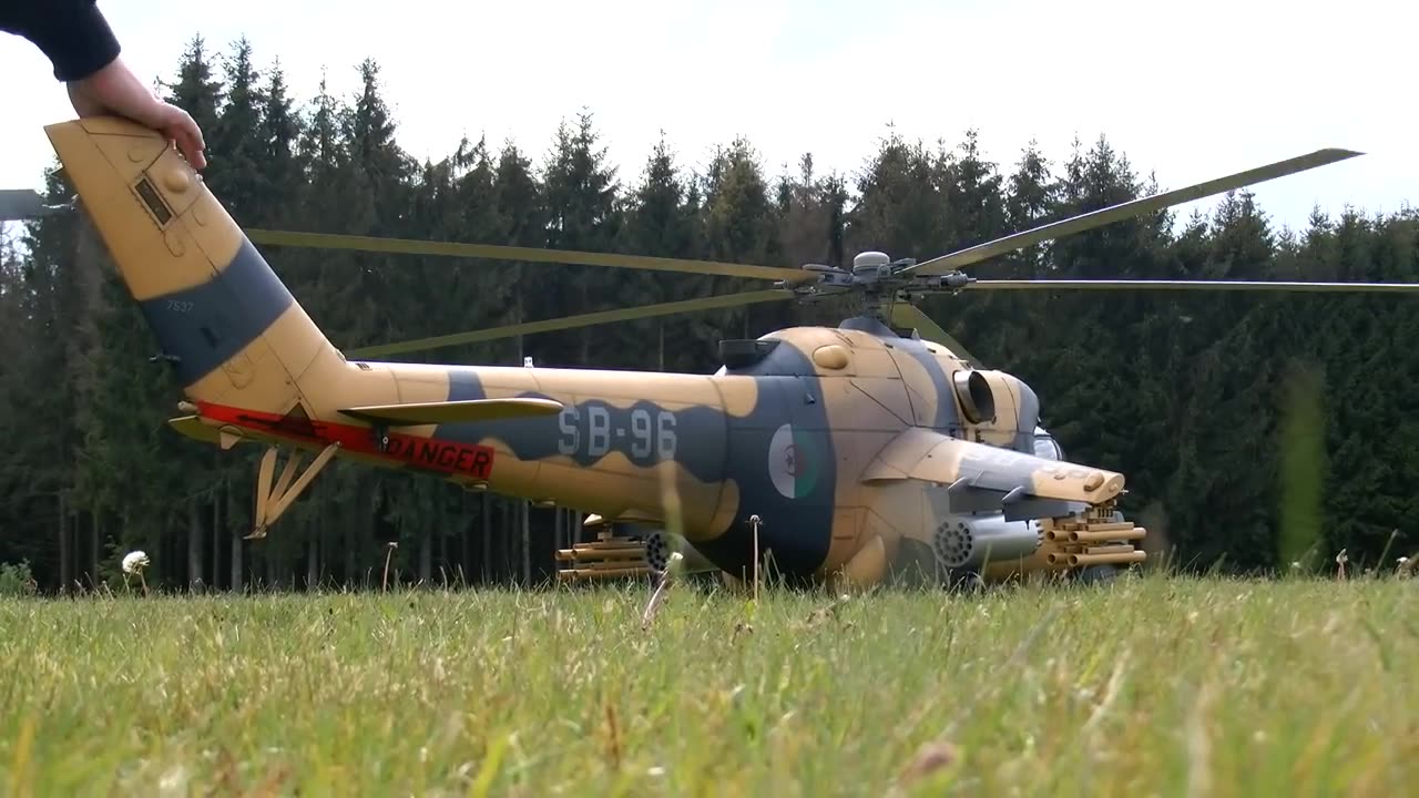 WOW !!! STUNNING !!! HUGE RC MIL MI-24 SCALE MODEL ELECTRIC HELICOPTER / FLIGHT DEMONSTRATION !!!