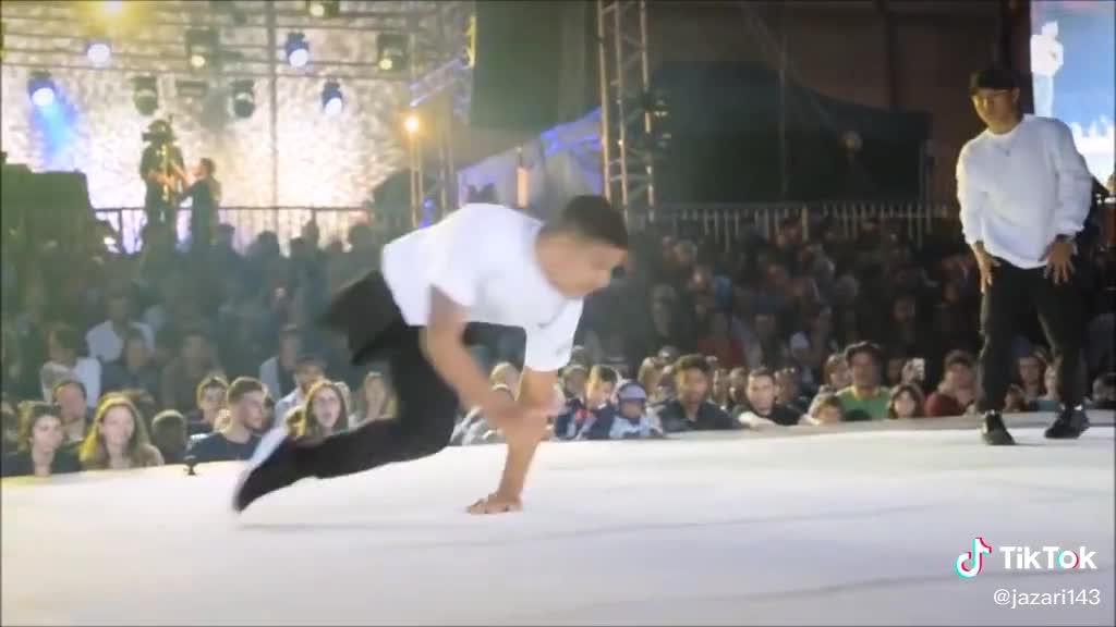 Viral on TikTok Now 2021... Guy with 1 leg break Dance on Stage