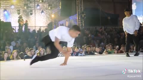 Viral on TikTok Now 2021... Guy with 1 leg break Dance on Stage