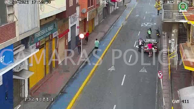 Video: Hasta las medias y los tenis le robaron a un hombre en el centro de Bucaramanga