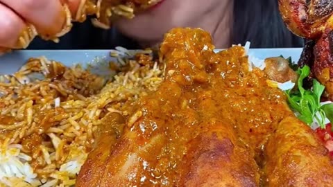 ASMR EATING SPICY CHICKEN CURRY🔥 BASMATI RICE #shorts #mukbangn#asmreating #mukbangasmr #asmr (2)