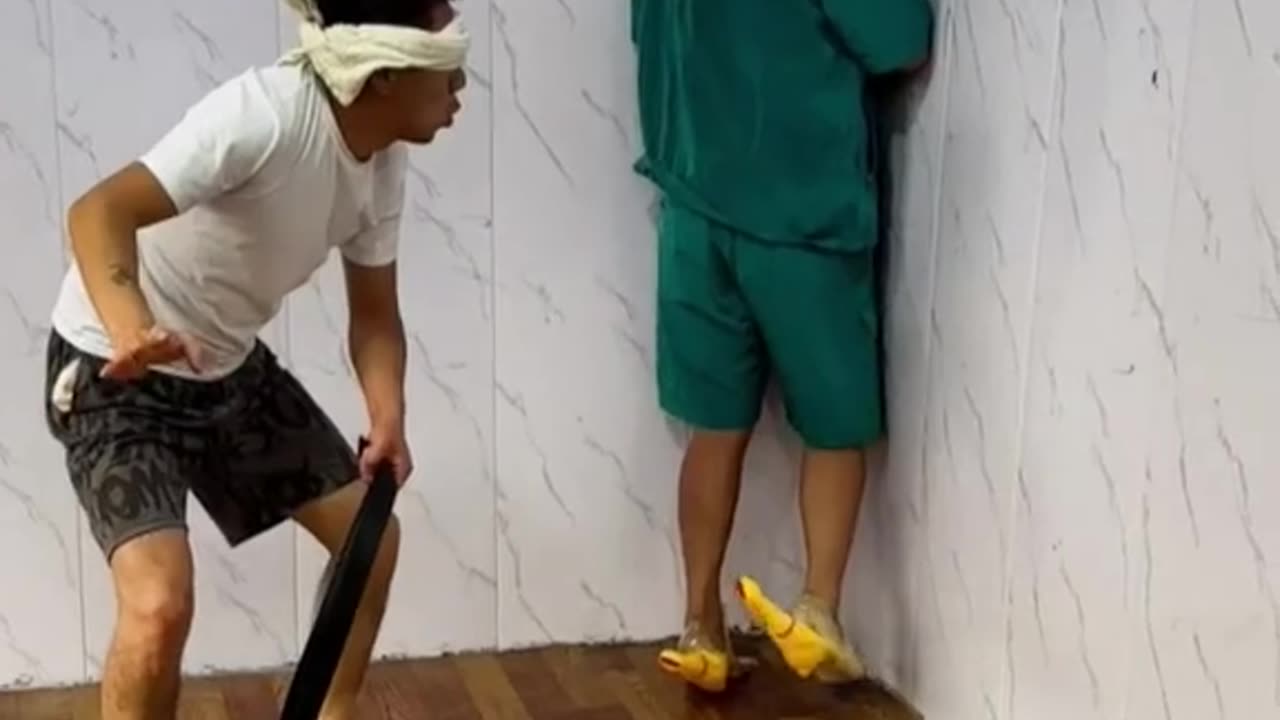 Chinese playing beating noise games