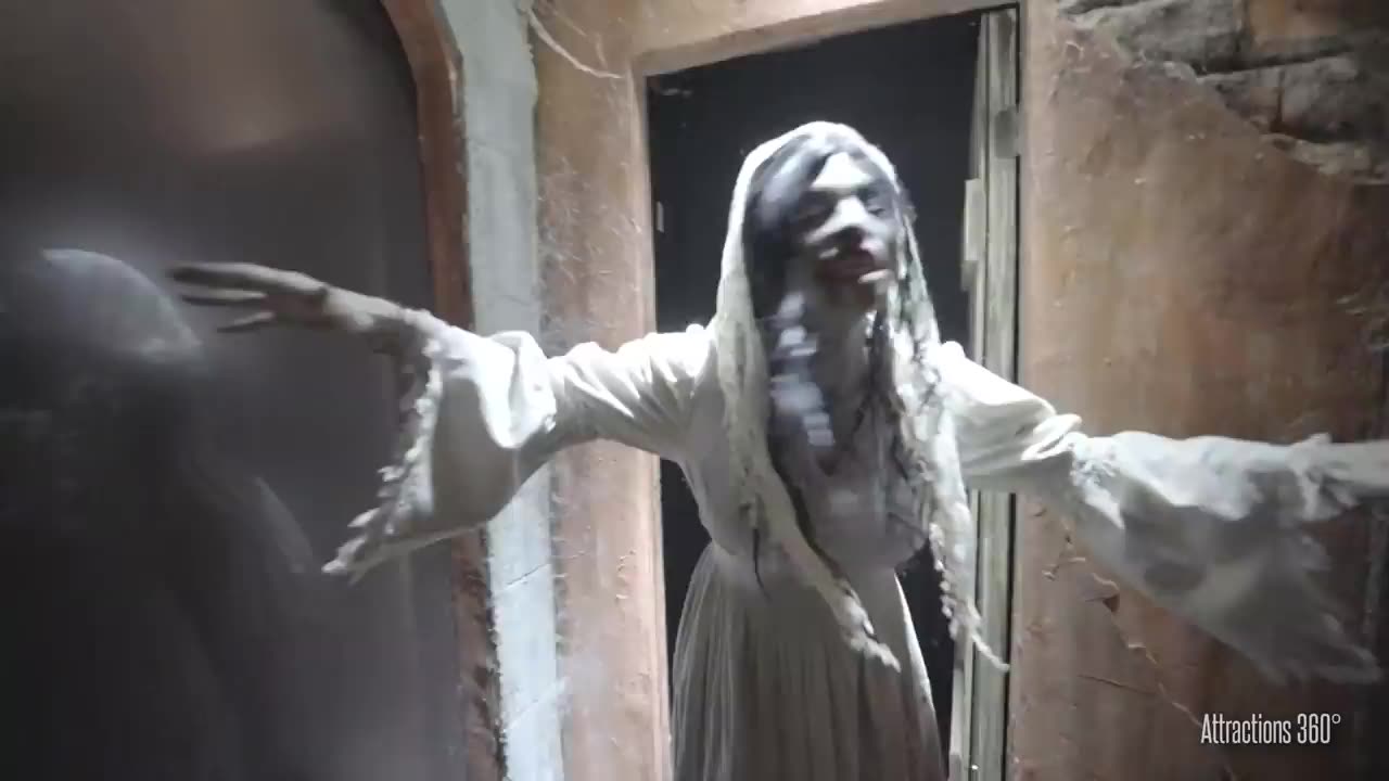 La Llorona Haunted House Walk through - Universal Studios Hollywood Halloween Horror Night