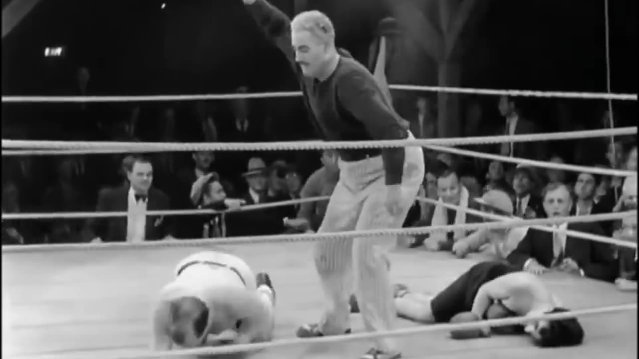 CHARLIE CHAPLIN BOXING