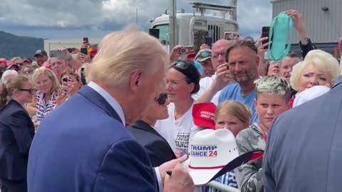 Trump signing hats in Pennsylvania