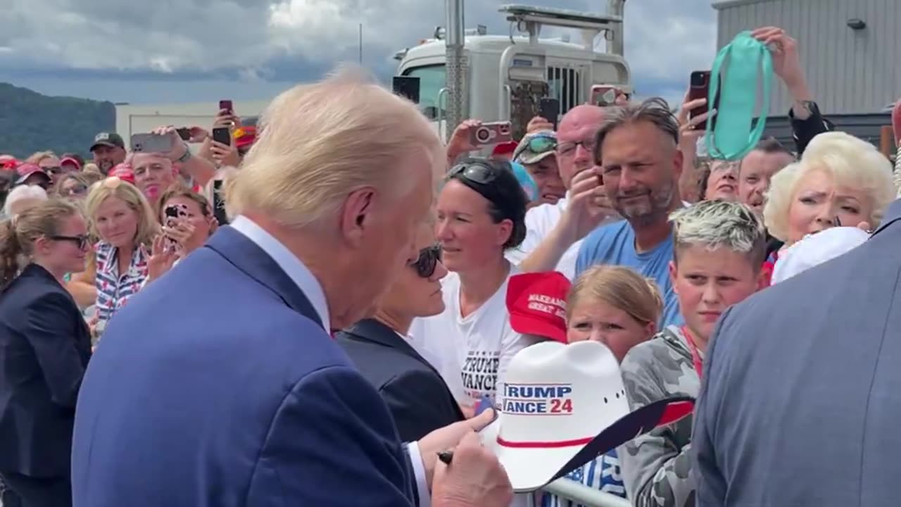 Trump signing hats in Pennsylvania