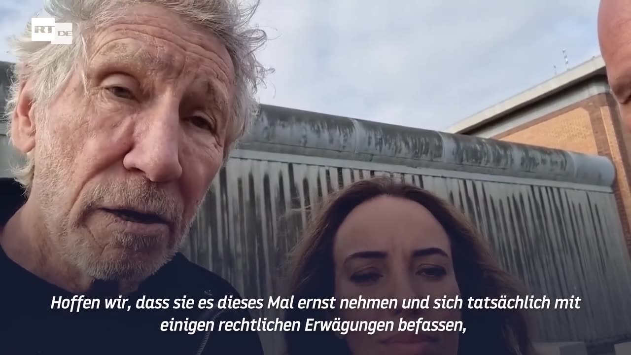 Roger Waters navštívil ve vězení politickéh vězně publicisrtu Julia Assange