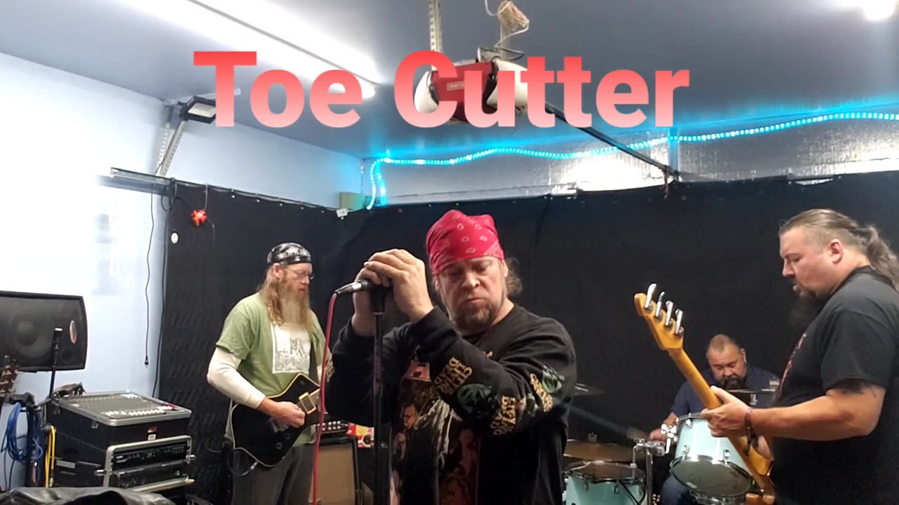 Toe cutter