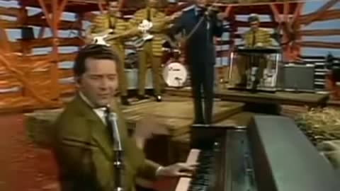 Jerry Lee Lewis - Walking the floor over you (1968-69)(1)