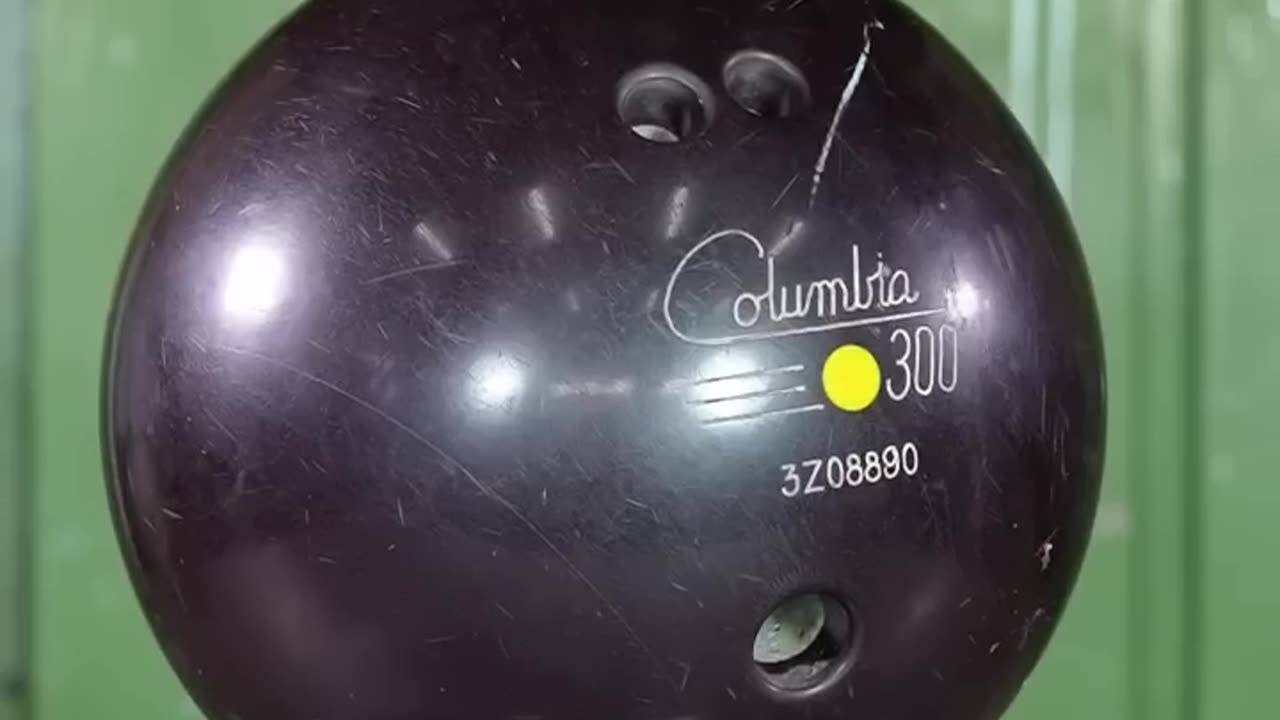 Bowling Ball Vs. Hydraulic Press 😯 #hydraulicpress #crushing #satisfying #asmr