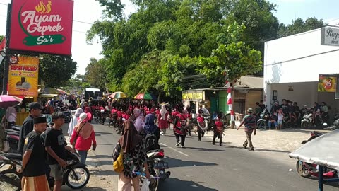 Karnaval Agustusan keren, tari Dayak