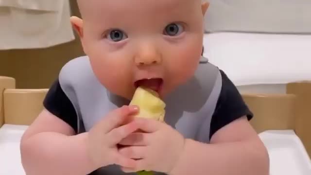 Baby Adorable👶🥰! Watch the level of excitement! 🍌