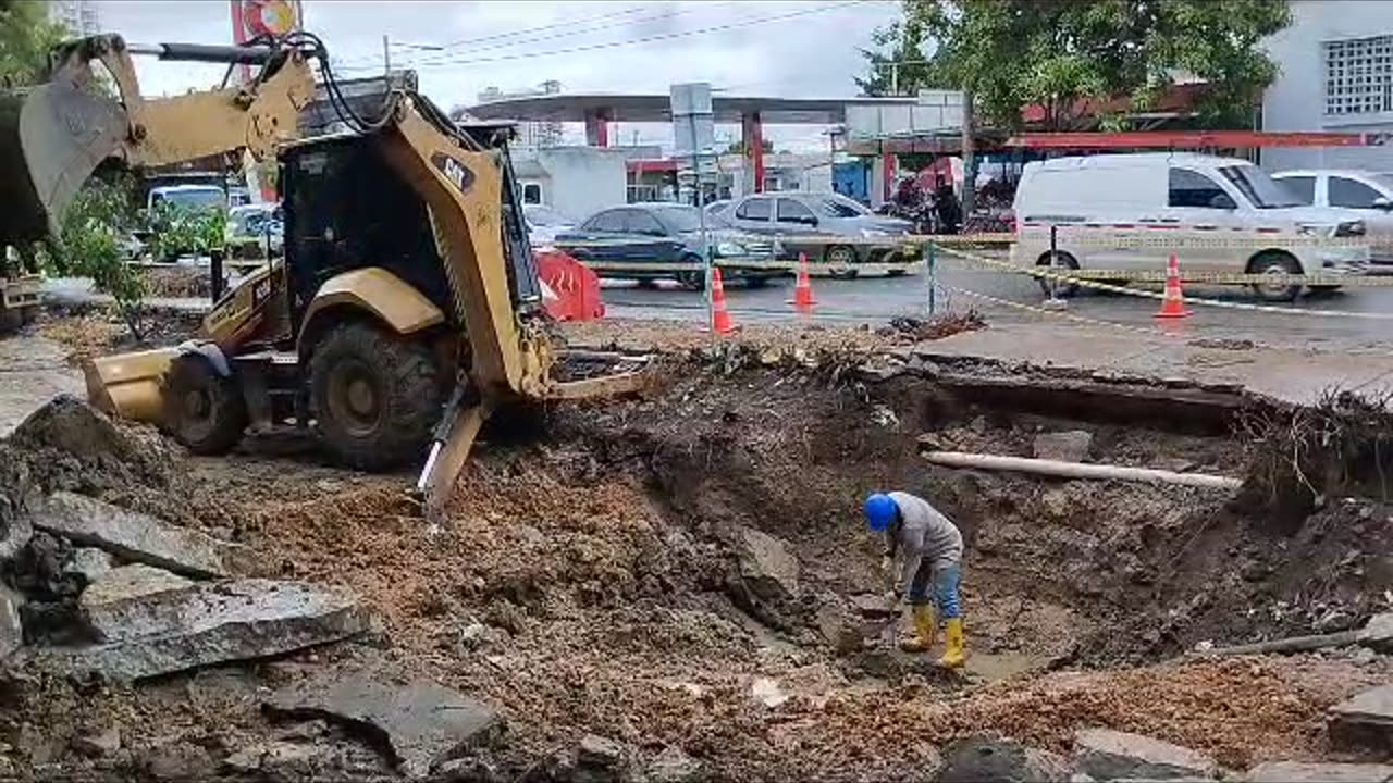 Reparación de tubo de Aguas de Cartagena