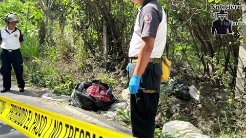 Cuerpo abandonado de una persona, envuelta en bolsas plásticas