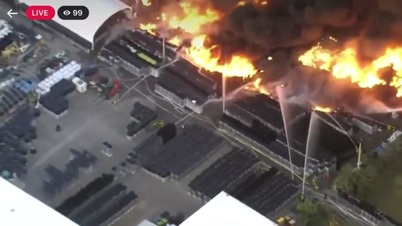 Large 5 acre warehouse fire breaks out in Kissimmee, Florida.