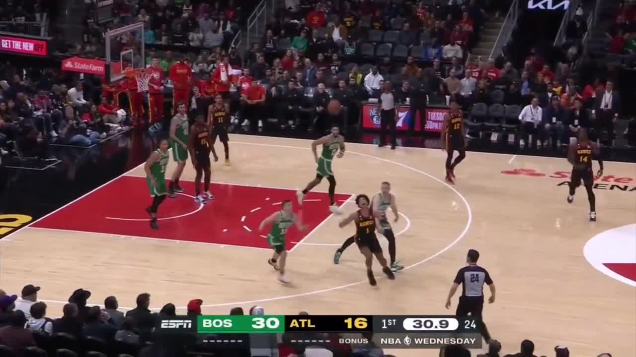 Jayson Tatum definitely made his way into Shaqtin’ a Fool with this🤣