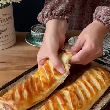 KATMIR chicken cheese bread