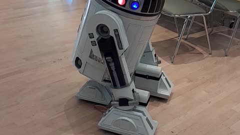 R2D2 life size!