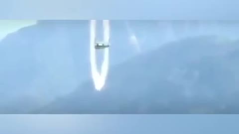 UFO ENTERING A SECRET PORTAL WATCH THE VIDEO AND SHARE