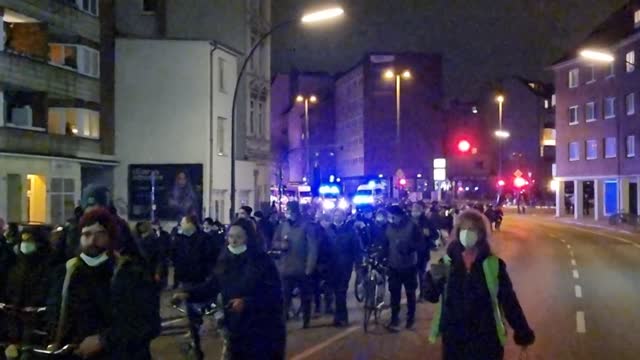 Demonstration für Frieden, Freiheit, Selbstbestimmung (Hamburg [Kuhmühle], Germany, 2022-01-15)