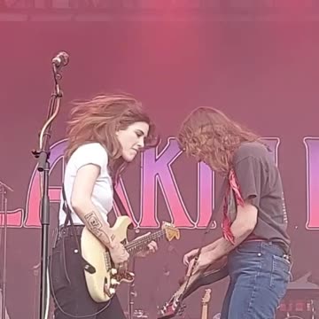 Rebecca & Megan Lovell (Larkin Poe) - LIVE @ 420Fest (Short 2)